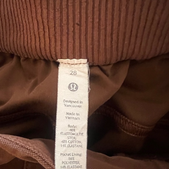 Lululemon Light Utilitech Cargo Pocket High-Rise Pant - Picture 4 of 4